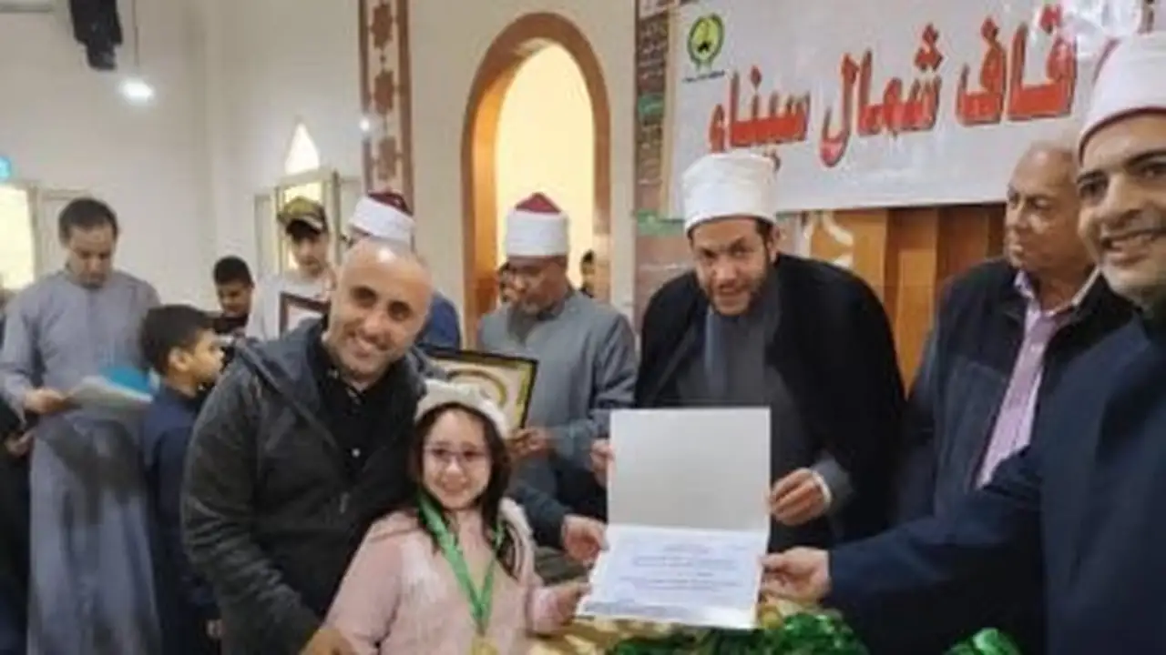 تكريم حفظة القرآن.. مدير أوقاف شمال سيناء يمنح جوائز بمسجد السيدة حليمة بالعريش